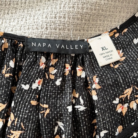 Like new blouse - Picture 2 of 4